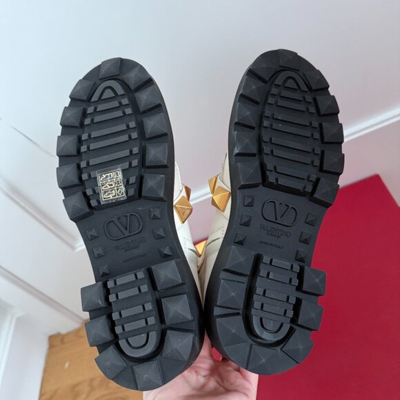 NWT Valentino Garavani Combat Boots Calfskin Leather Gold-tone Studs Sz 36 - Picture 11 of 12